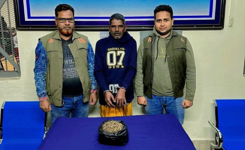 বগুড়ায় জেলা গোয়েন্দা শাখার অভিযানে ১ কেজি গাঁজাসহ মাদক ব্যবসায়ী গ্রেফতার