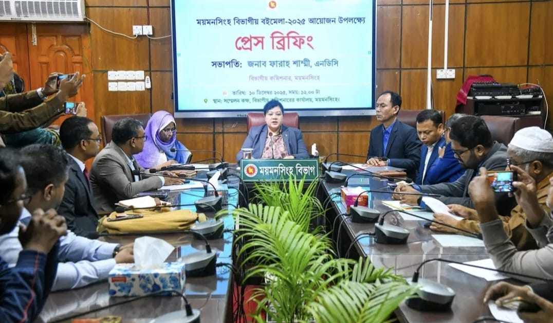 বইমেলায় লেখক-পাঠকের সেতুবন্ধন তৈরি হয় ময়মনসিংহ বিভাগীয় কমিশনার