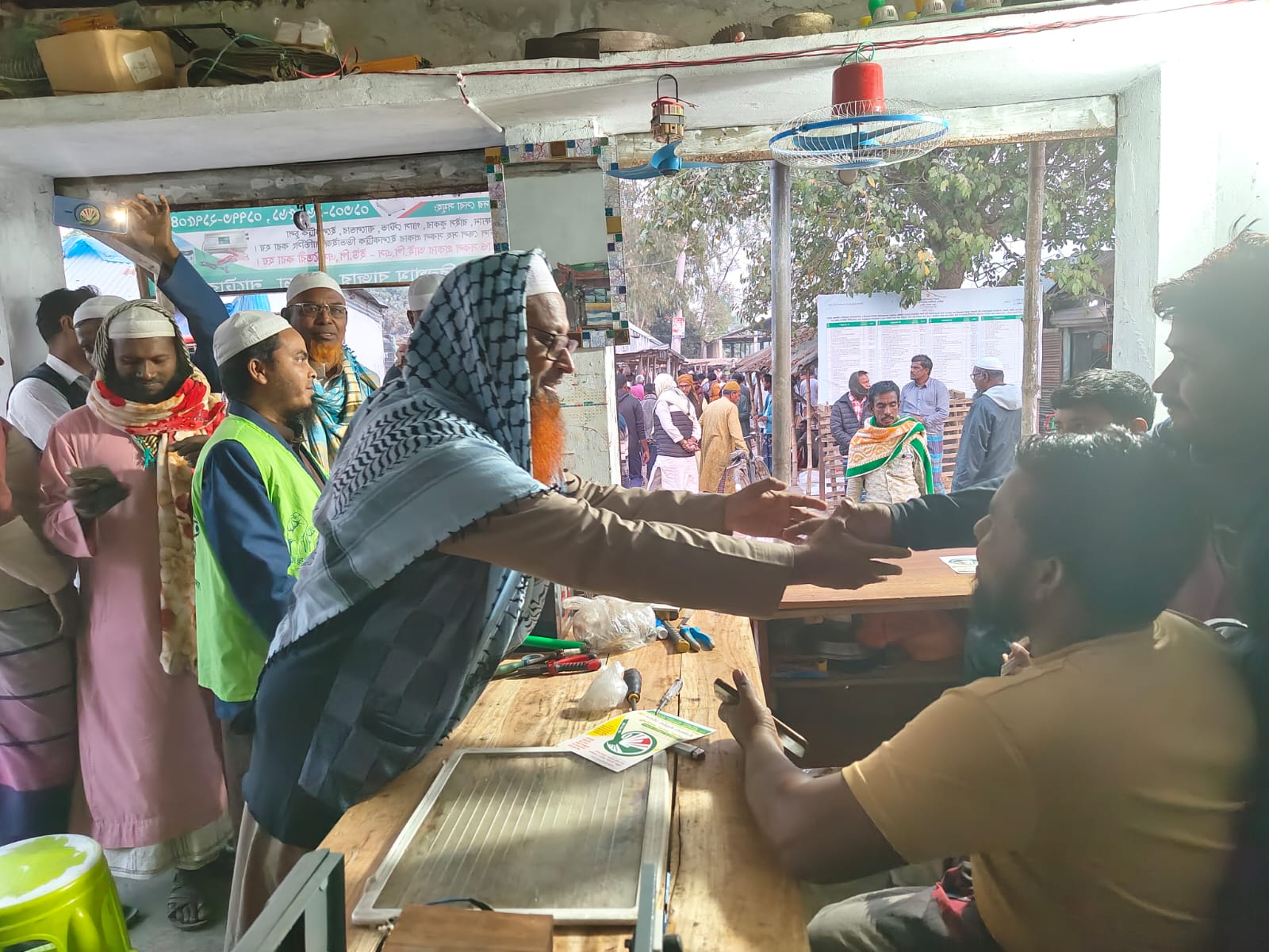 সিংড়া আসনে মাওলানা খলিলুর রহমানের জোর প্রচারণা, বিনগ্রাম বাজারে গণসংযোগ