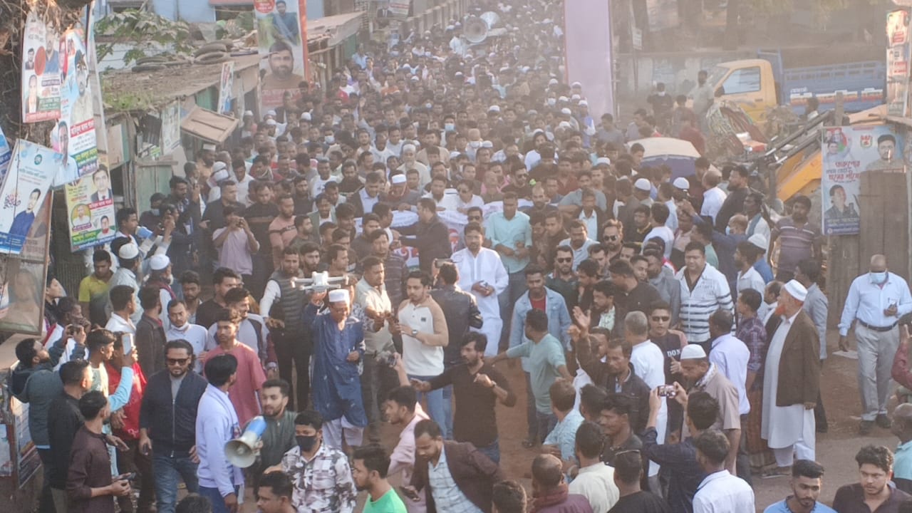 হাদীকে গুলি করার প্রতিবাদে চান্দিনা বিএনপি ও অঙ্গসংগঠনের প্রতিবাদ সভা ও মিছিল অনুষ্ঠিত । 