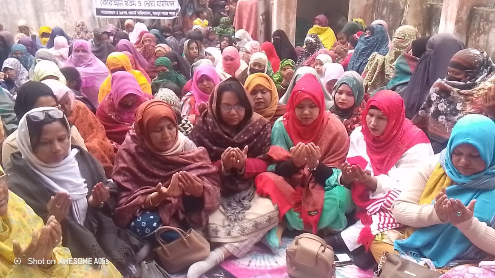 বগুড়া শহর ১৫নং ওয়ার্ড মহিলা দলের সাধারণ সম্পাদক আলেয়া জাহান মৌ-এর আয়োজনে দেশনেত্রী বেগম খালেদা জিয়ার আত্মার মাগফেরাত কামনায় দোয়া মাহফিল