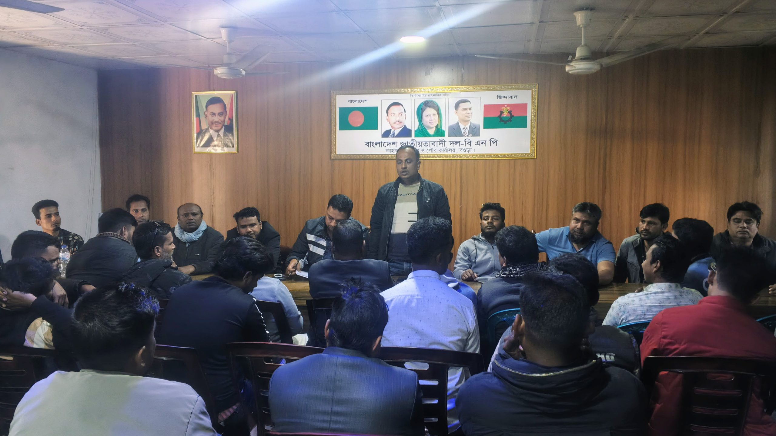 কাহালু উপজেলা ও পৌর স্বেচ্ছাসেবক দলের নির্বাচনী জরুরী সভা অনুষ্ঠিত। 