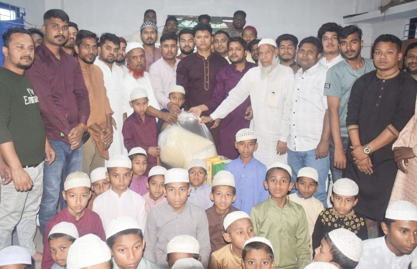 বগুড়া জেলা ছাত্রদলের উদ্যোগএতিমখানায় ইফতার সামগ্রী বিতরণ করলেন জেলা ছাত্রদলের সভাপতি হাবিবুর রশিদ সন্ধান