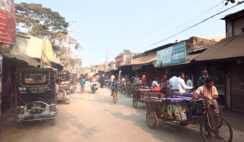 কাহালু চারমাথা থেকে বাজার সিএনজি স্ট্যান্ড: ফুটপাত দখল ও অব্যবস্থাপনায় নিত্যদিনের যানজট