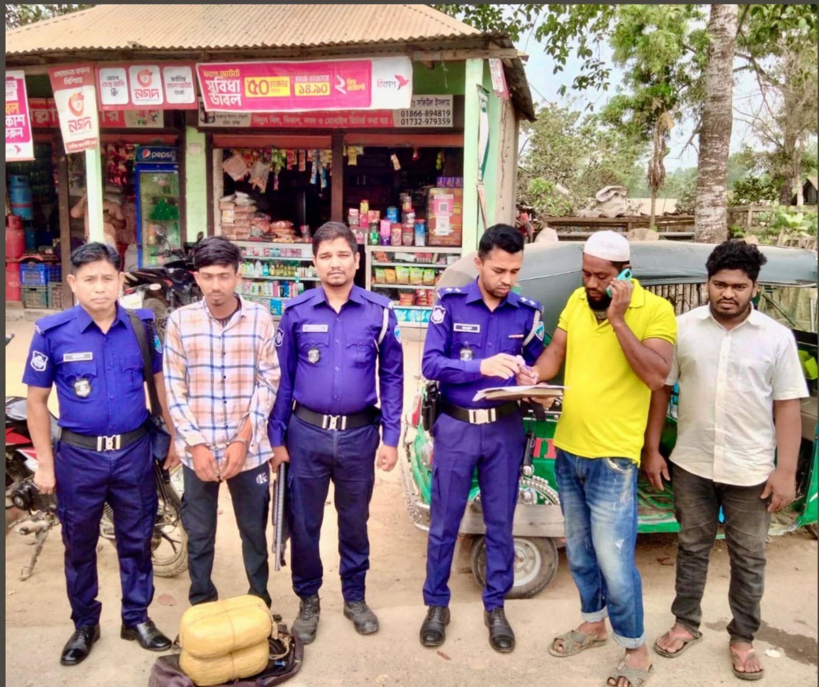 কুমিল্লা বুড়িচং থানা পুলিশের অভিযানে ৫ কেজি গাজাসহ আটক-এক