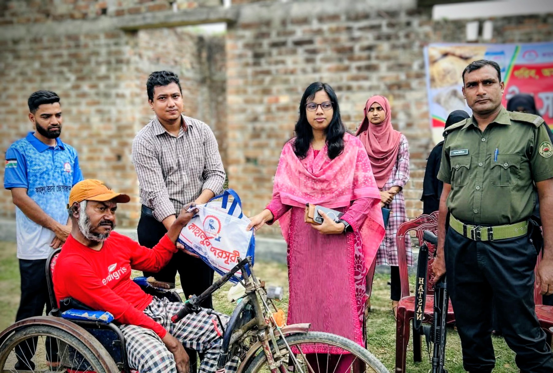 কাহালুতে উত্তরসূরী স্বেচ্ছাসেবী সংগঠনের উদ্যোগে ৬০ অসহায় পরিবারের মাঝে ঈদ সামগ্রী বিতরণ