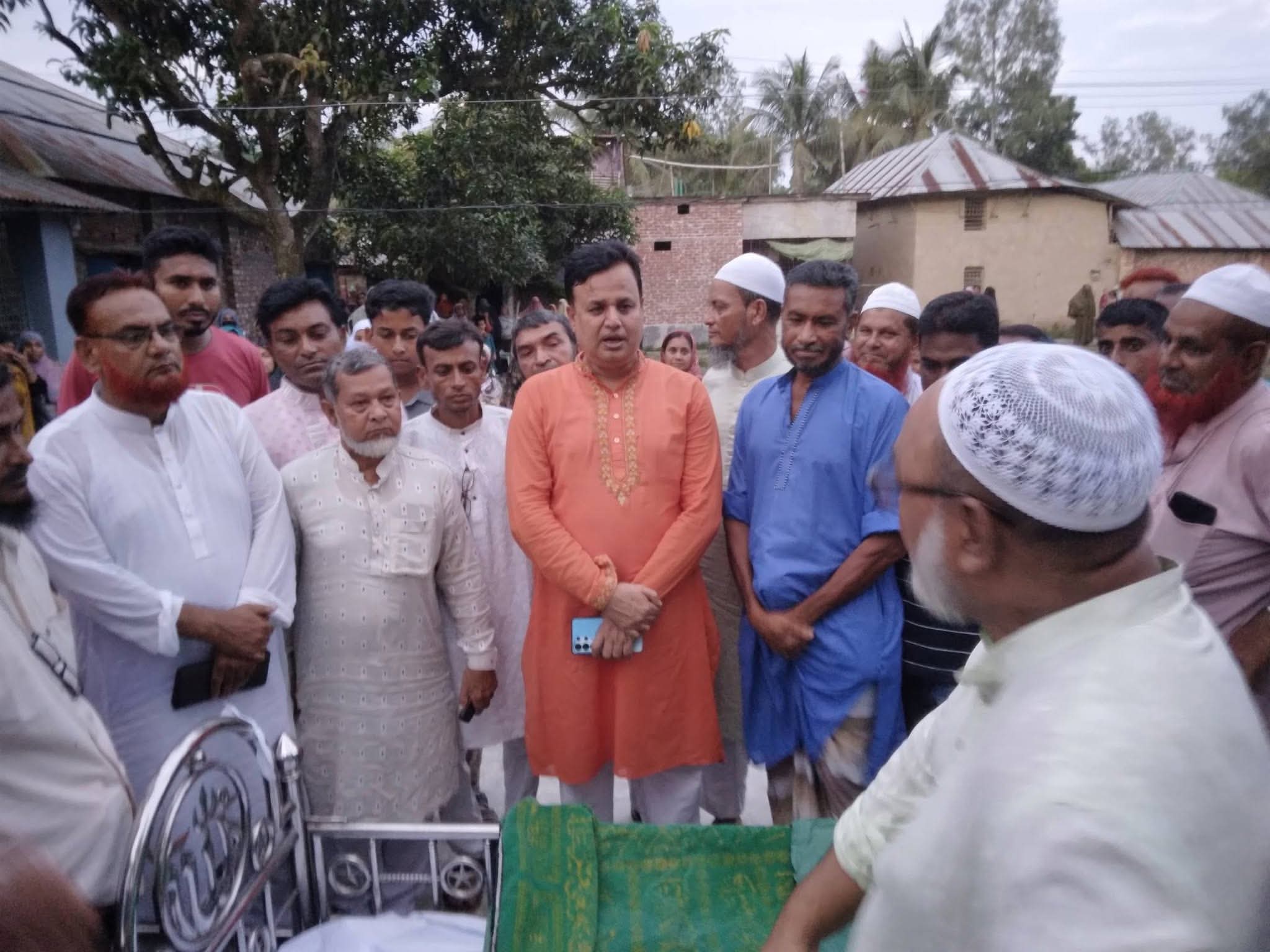 কাহালু তাইরুন্নেছা বালিকা উচ্চ বিদ্যালয় এর সহকারী শিক্ষক মরহুম আব্দুল হানিফ এর মৃত্যুর খবর পেয়ে ছুটে গেলেন এমপি মোশারফ হোসেন 