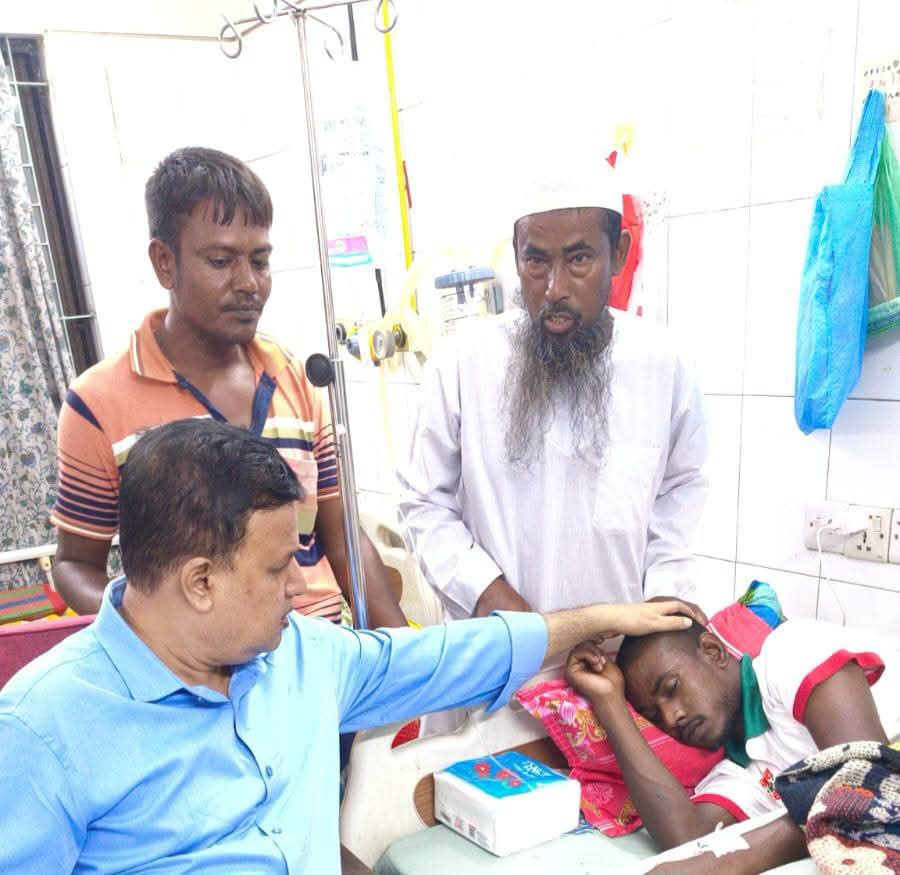 নন্দীগ্রামের জুলাই যোদ্ধা বেলালকে দেখতে গভীর রাতে হাসপাতালে ছুটে গেলেন এমপি মোশারফ হোসেন