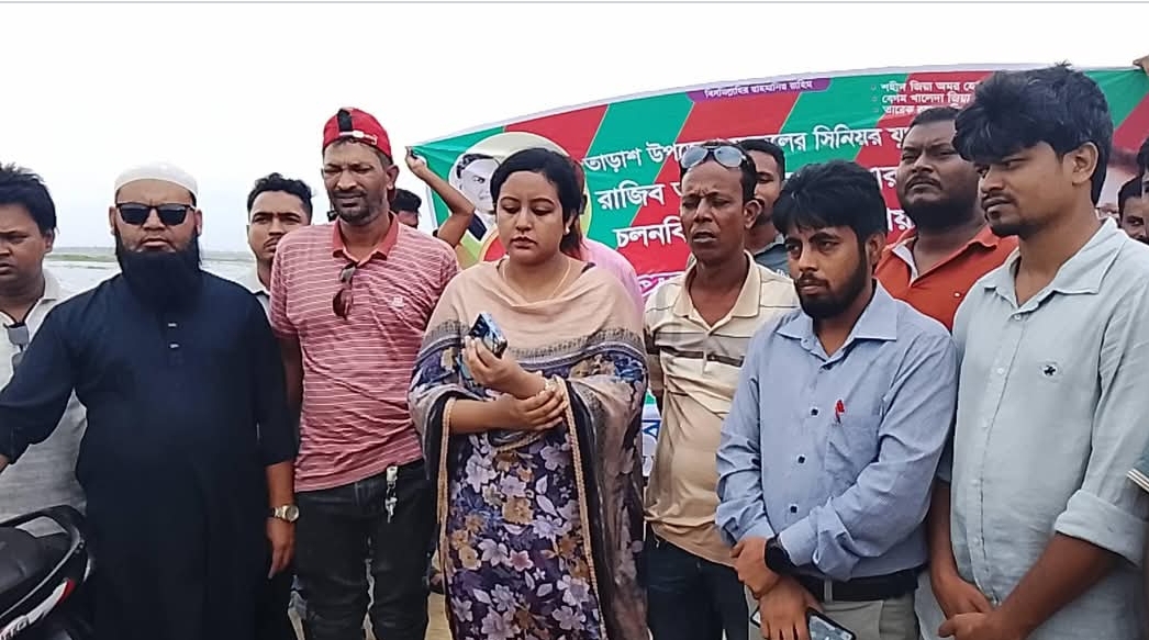 সিরাজগঞ্জ তাড়াশ যুবদল নেতার উদ্যোগে মাছের পোনা অবমুক্ত