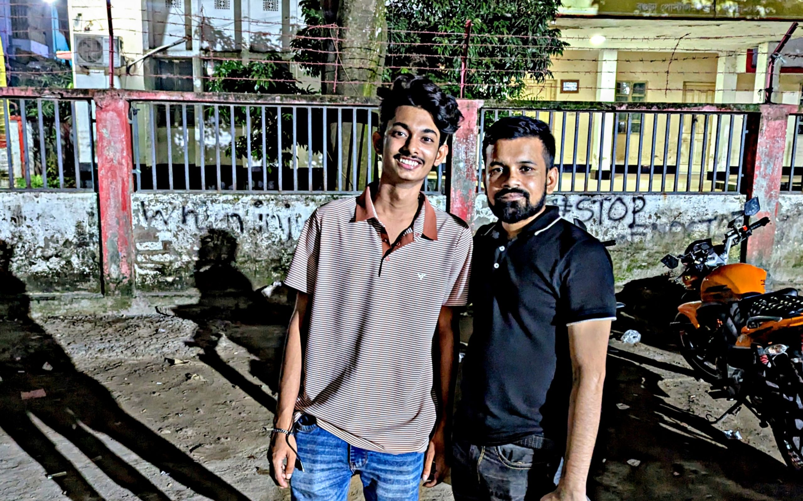 বগুড়া জেলা ছাত্রদলের সাংগঠনিক সম্পাদক সামস্ ইসলাম সাগরের সঙ্গে তরুণ ব্যবসায়ী নাফিস আহমেদ মাসুমের সৌজন্য সাক্ষাৎ